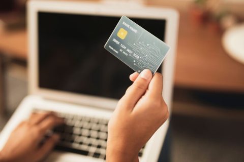 10 Smart Ways to Use Your Credit Card Without Falling into Debt