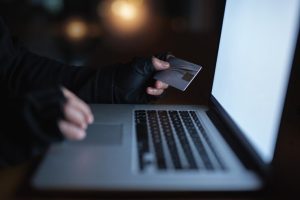 Credit card fraud is a real risk. Photo by Freepik.